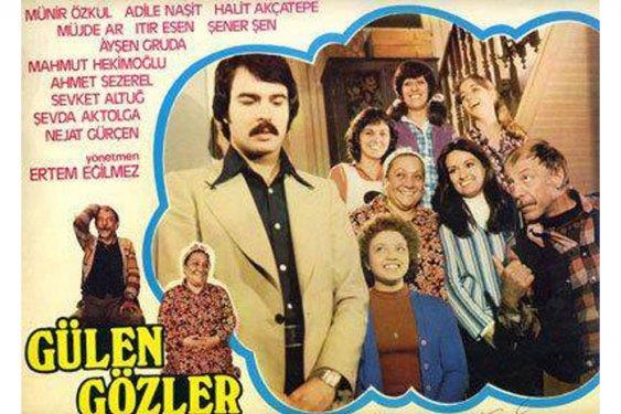 Nezaket Hanim ve kocasi,hep erkek cocuk olacak umuduyla 4 cocuk yaparlar. Ama hepsi de kiz olur. Ismet, Fikret, Nedret ve Hikmet kardesler genc kizlik dnemlerindedir ve evlilik hayalleri kurmaktadirlar. Ismet'le, Nedret, erkek arkadaslarini babalarina zengin biriymis gibi tanitir. Ancak, onlarin maddi durumlari pek de parlak degildir. Kzlarnn mrvvetini grmek isteyen Nezaket Hanm, evi ipotekleyerek kzlarnn dn iin bor alr. Bu arada Fikret'le, Vecihi arasnda da byk bir ak yaanmaktadr. Aile, paray deyebilmek iin sabun retmeye alrlar. Ancak iler istedikleri gibi gitmez.Kisacasi, be kz olan bir marangoz ustasnn gldrs...