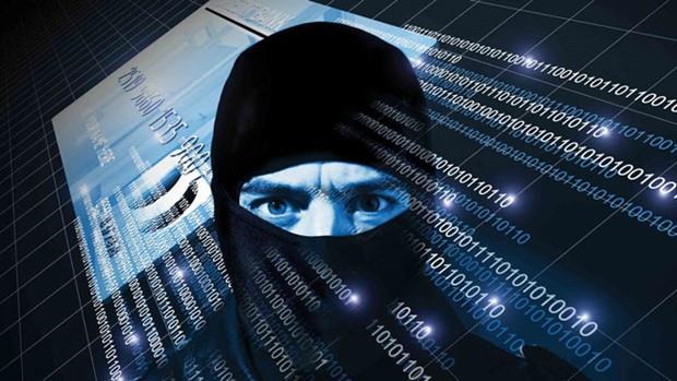 2014?de Sony PlayStation ve Sony'nin Hollywood film stdyolar a hack?lenmiti.   Jeep markal aralarn testleri srasnda, art niyetli kiilerin uzaktan otomobillere balanarak srclerine zarar verebilecekleri tespit edilmi ve Fiat Chrysler Automobiles, 1.4 milyon arac geri ararak bu a yamamaya karar vermiti.   2008?de Afganistan ve Irak savalarnn idare edildii ABD Merkez Komutanl?na siber saldr yaplm ve bundan Rusya sorumlu tutulmutu.   2010?da da ABD?nin, ran?n nkleer tesislerine Stuxnet zararl yazlm ile saldrd tespit edilmiti.