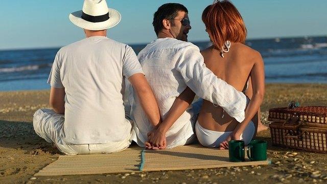 9-Saygszlk Kmseme, azarlama, hor grme, alay etme, aalama, bakalarnn yannda kk drme gibi davranlar ieren tavr ve tutumlar ak bir ekilde duygusal aldatmadr.