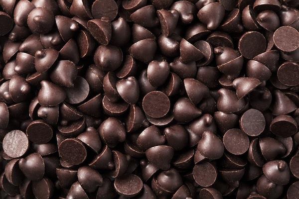 Siyah ikolata aspirin gibi  Gnde iki orba ka siyah ikolata yemek, kandaki phtlamann nne geilmesine yardmc oluyor. Johns Hopkins niversitesi aratrmaclar; aspirinin kandaki phtlamaya etkisi zerine bir aratrma yapt. Aratrma srasnda kan sonuca gre; ikolata, aspirinle benzeri bir etki yaratyor ve kandaki phtlamay azaltyor.