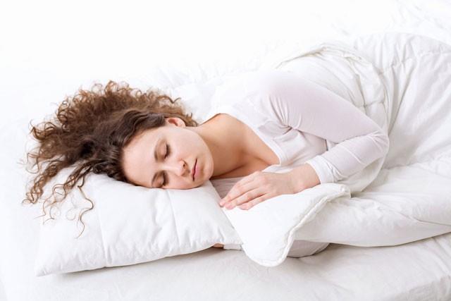 Yastk - 2-3 yl  Yastklar evdeki tozu toplar, ekilleri bozulduu iin boyun arsna sebep olabilir.