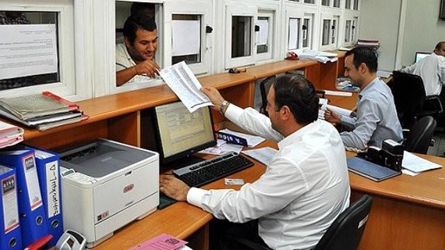 KT NYETL NOTA CEZA<p>    Memurlarn baar hesabnda kullanlacak puanlarn yzdelik arlklarnn belirlenmesinde hedef, grev, yetkinlik ve vatanda memnuniyeti esas alnacak.Vatandan puan yzde 5 etkili olacak. Meslekte yetkinliin oran ynetici ve dier personelde deimek zere yzde 90&#8217;a kadar kabilecek.