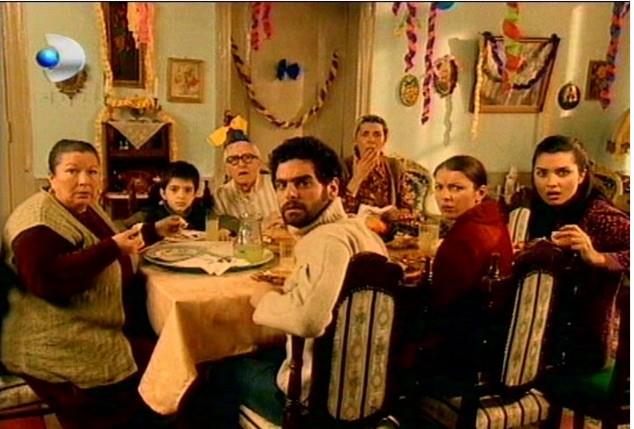 EMBERMDE GL OYA  emberimde Gl Oya, aan Irmak tarafndan ynetilmi tarihsel televizyon dizisi. 12 Eyll 1980 ncesi Trkiye'sindeki yaamdan kesitleri sunan dizi, ilk gsterimini Mays 2004'te Kanal D'de yapt.