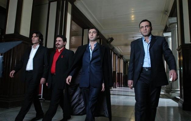 KURTLAR VADS  Kurtlar Vadisi Pusu, Pana Film tarafndan yaplan, daha nce 15 Ocak 2003'te yayna giren, 97 blm sren Kurtlar Vadisi dizisinin devam niteliindeki Trk, aksiyon, mafya ve derin devlet dizisi. Hayranlar tarafndan sk takip edilmekte olan dizi 8 sezondan olumakta.