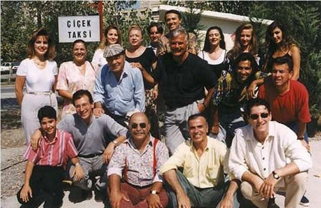 EK TAKS  iek Taksi, 1995 ile 2003 arasnda yaynlanm Trk televizyon dizisi. 27 Eyll 1995'te atv'de yayna balayan dizi, daha sonra 2001'de TRT 1'e gemi ve burada 8 Eyll 2003 tarihinde sona ermitir. Toplam 198 blmden olumaktadr.