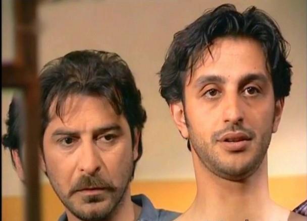 YEDTEPE STANBUL  Yeditepe stanbul ilk olarak 24 Mays 2001 - 24 Haziran 2002 tarihleri arasnda TRT 1 kanalnda yaynlanan bir Trk dizisidir. Ayn yl gndz kuanda yine TRT'de ikinci kez yaynlanmtr.