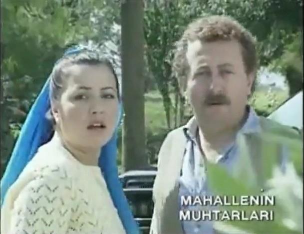 MAHALLENN MUHTARLARI  Mahallenin Muhtarlar, Ouz Yaln, Filiz Kaynak, Avni Ktkolu ve Nursan Esenboa'nn ynettii, Kandemir Konduk'un senaryosunu yazd aile dizisi. 337 blmden oluan dizi, 5 Ekim 1992'de Kanal 6'da yaynlanmaya balad. 10 yl boyunca ekranda kalan dizi 2002 ylnda yayn hayatna son verdi.