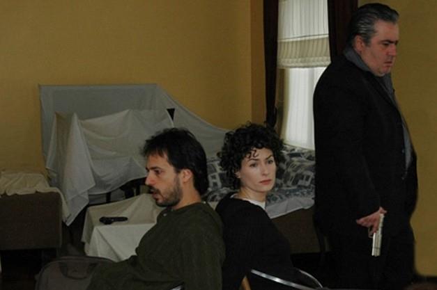 HIRSIZ POLS  Hrsz Polis, barollerini Uur Ycel, zlem Dvenciolu ve Timuin Esen'in oynad Kanal D'de yaymlanm dizidir. Toplam 50 blmden olusan dizi 2007 Yaz sezonunda final blm ile seyirciye veda etmitir.