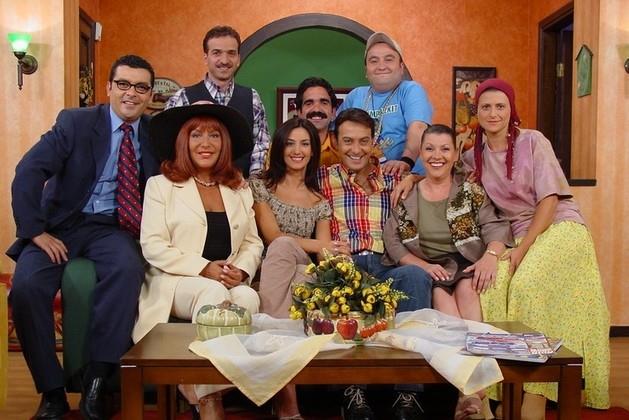 AYRILSAK DA BERABERZ  Ayrlsak da Beraberiz, 3 Mart 1999 ve 21 Haziran 2004 tarihleri arasnda yaynlanm Trk aile dizisi. 450 blmle en uzun 5. dizi.