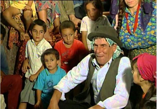 KAYGISIZLAR  Kaygszlar, senaryosunu Tkenmezkalem Film Grubu'nun yazd, srasyla Kanal D, Star TV, Kanal 6, tekrar Kanal D ve son olarak tekrar Star TV'de yaynlanm komedi trndeki Trk televizyon dizisidir.