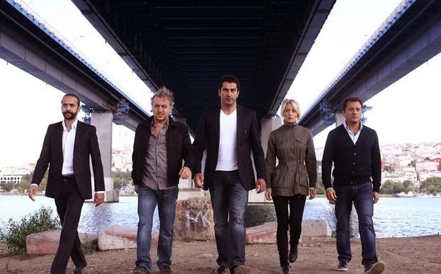 EZEL  Ezel, Trk Drama, Aksiyon televizyon dizisi. 28 Eyll 2009'da Show TV'de "hanet onlar ayrd, intikam birletirecek." sloganyla balamtr. 25 Ocak 2010 tarihinden itibaren atv'de yaynlanmtr.