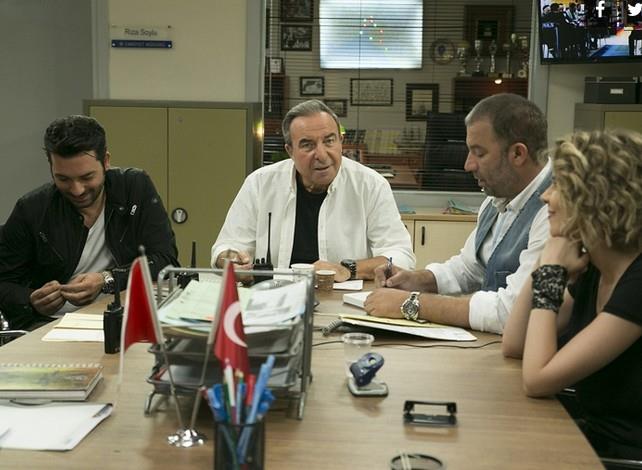 Ouz'un bu knn ardndan dizinin mdavimleri o ismin kim olabileceini tartmaya baladlar.