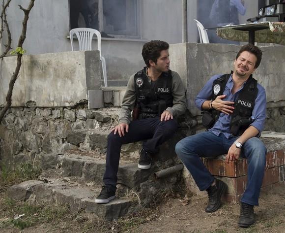 Ynetmen Orhan Ouz, gndemdeki FET operasyonunu diziye tayacaklarn belirterek "Rza Baba'nn ekibinden 1 kii eksilecek" ifadelerine yer vermiti.