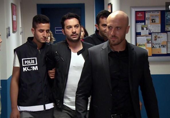 Szn ettiimiz dizide onurlu Yrk kelimesini asker kyafeti giymi bir haine atfedilerek 'Yrk Albay' denilmesini asla ve asla kabul etmiyoruz.