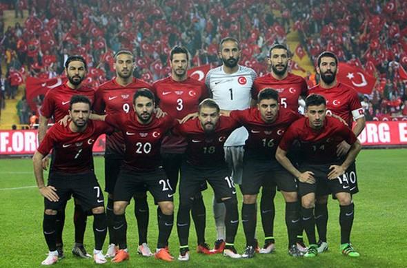 akar, hangi futbolcuya ne kadar prim verildiini aklad. te Milli yldzlara datld iddia edilen rakamlar...