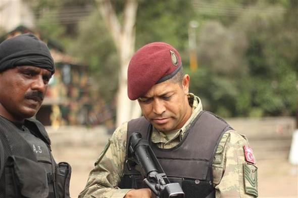 Toplam 15 gn sren tatbikat boyunca daclk, kol harekat, meskun mahallerde muharebe, hava hcum harekat ve terrizmle mcadele konularnda eitimler icra edilmiti. Tatbikatn sonunda dnemin Pakistan zel Kuvvetler Komutan, gsterdii baardan dolay Halisdemir'i tebrik ederek kendisine brvesini takmt.