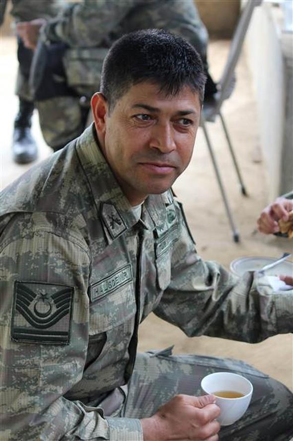 15 Temmuz gecesi zel Kuvvetler Komutan Zekai Aksakall'nn emri ile Terzi&#8217;yi ldren Halisdemir, cuntac ekipte yer alan Binba Fatih ahit tarafndan ehit edilmiti.