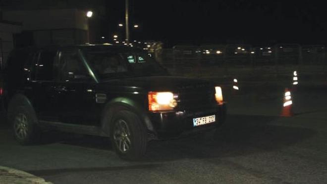 S�L�VR�'DEN AYRILDI<p>    Polis arabas�na �arparak polis memuru �smet Fatih Alag�z'�n �ehit olmas�na, polis memuru Emre Tetik'in ise yaralanmas�na neden olan y�netmen Sinan �etin’in o�lu R�zgar �etin, tahliye olmas�n�n ard�ndan kendisini almaya gelen bir ciple Silivri Cezaevi'nden ayr�ld�.