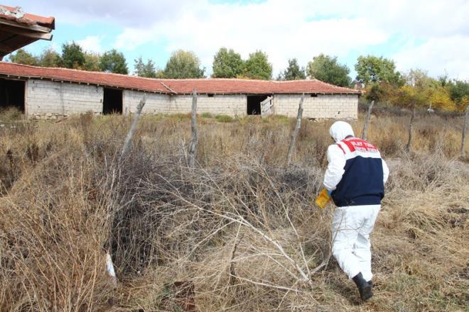 Kyden kimsenin Adil ksz' grmediini anlatan 56 yandaki Mehmet Yumuk, "Biz Adil ksz'n kymzdeki saklandn gazete ve televizyonlardan rendik. Bizim hi haberimiz olmad, gren de yokmu" dedi.