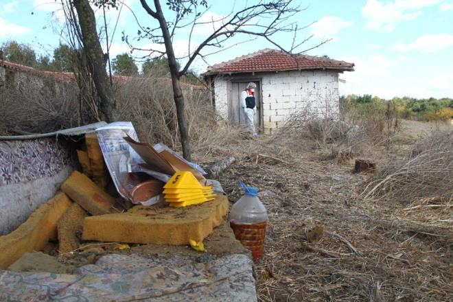 Adil ksz' sakland ne srlen baevinin bulunduu Kamber mevkii ise toprak ve dar yollardan oluan bir vadinin ortasnda yer alyor.
