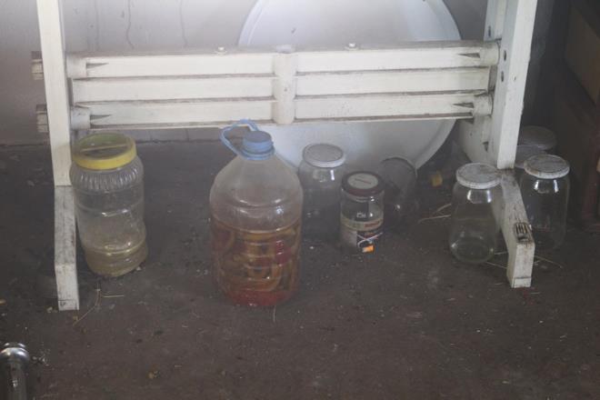 emeky'de Kamber mevkiindeki baevi evresindeki arazilerin de FET'c irketler tarafndan alnd ne srld. Krklareli Jandarma Komutanl ekiplerince yaklak 2 saat sren incelemenin ardndan evdeki birok eyaya el konuldu.