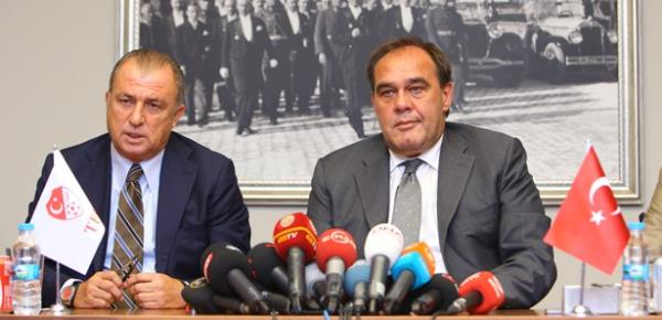 <p><b>22 Austos - Saat 20:30</b></p>  Fatih Terim ve Yldrm Demirren, TFF'nin stinye'deki merkez binasnda basn mensuplarnn karna karak imza treni gerekletirdi.. Fatih Terim, imza treninde yapt aklamada "Konu lke, bayrak ve ay yldz olunca bu grev kanlmaz oldu" dedi.