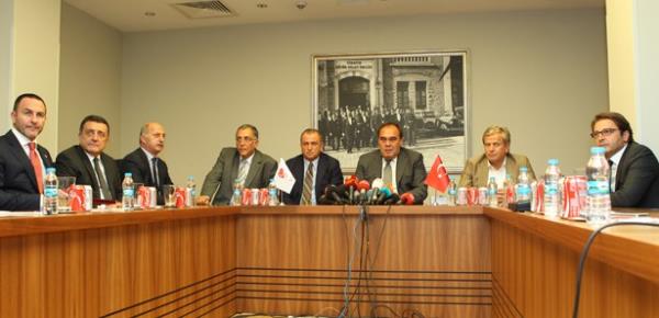 <p><b>21 Austos - Saat 08:30</b></p>  Abdullah Avc'nn 17 Kasm 2011'de balad milli takmlar bnyesindeki grevlerinden ayrlmasnn ardndan Galatasaray Teknik Direktr Fatih Terim'le bizzat evinde gren Futbol Federasyonu (TFF) Bakan Yldrm Demirren'in, Fatih Terim'e sezon sonunda Galatasaray'dan ayrlmak kaydyla 4 yllk szleme teklif ettii renildi.