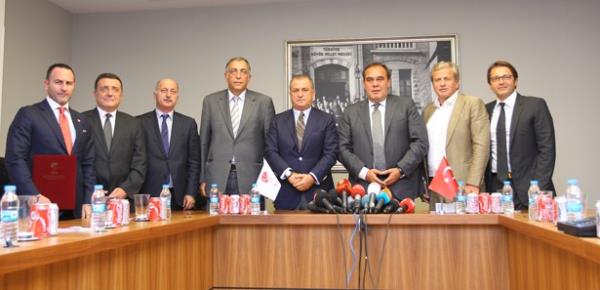 Fatih Terim, TFF'nin para teklifini kabul etmedi. Yani tecrbeli teknik adam milli takm altrmak iin para almayacak. Eer alrsa da hayr kurumlarna balayacak.