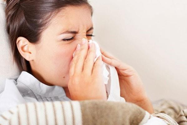 AYAKLARINIZI LMONLA 10 DAKKA OVUN!<p>  Topuk ve ayaklarn emilimi yksek olduu iin ayak ve topuklarmza srdmz maddeler hzl bir ekilde bedenimize yaylr.