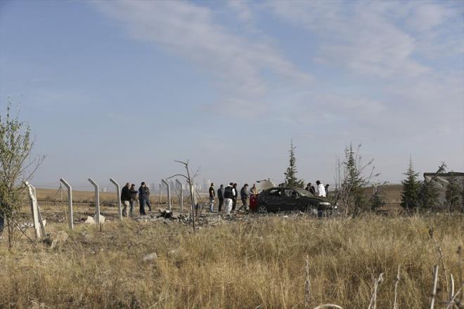 Olay yerine geni apl bir operasyon balatan Ankara emniyeti sabaha kar terristlere teslim olun ars yapt, terristlerin kaamayacaklarn anlaynca kendilerini patlattklar renildi.