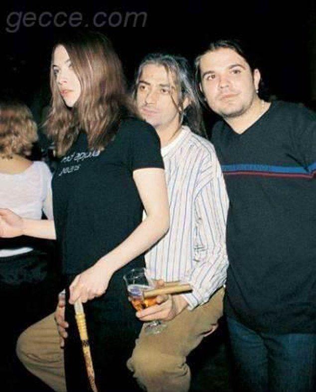 Arzu Yanarda - Mustafa Altoklar<br>    Ynetmen Mustafa Altoklar ve oyuncu Arzu Yanarda'n yolu bir reklam grmesinde kesimi, ikili abucak sevgili olmulard. Altoklar ynetmenliini yapt Asansr filminin barolnde Arzu Yanarda' oynatm, film giede baarsz olmutu. likileri sekteye urayan ift Altoklar'n ayrlk kararyla ayrlm, Yanarda zor gnler geirmiti.