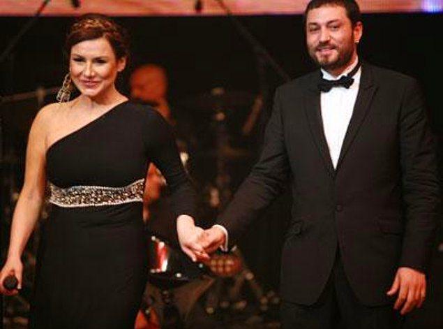 Deniz Seki - Hsn enlendirici  <br>  Deniz Seki dnemin en byk akn Hsn enlendirici ile yaam, ikili Hsn enlendirici evli olduu iin basndan ve halktan birok tepki almt. Tepkilerin yannda azmsanmayacak bir destek de alan ikili, aklarn birlikte sahneye karak herkesin gz nnde yaamaya balam, her frsatta birbirlerini ok sevdiklerini sylemilerdi. Deniz Seki'nin uyuturucu soruturmalaryla sekteye urayan iliki, Seki'nin cezaevine girmesiyle son bulmutu.