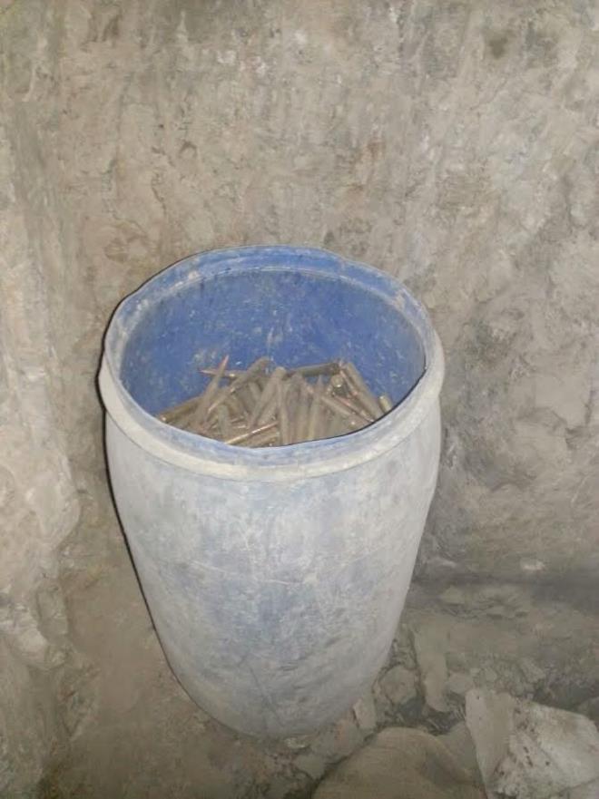 Maarada kilitli elik kap ve fanl havalandrma dzenei bulunduu grld.