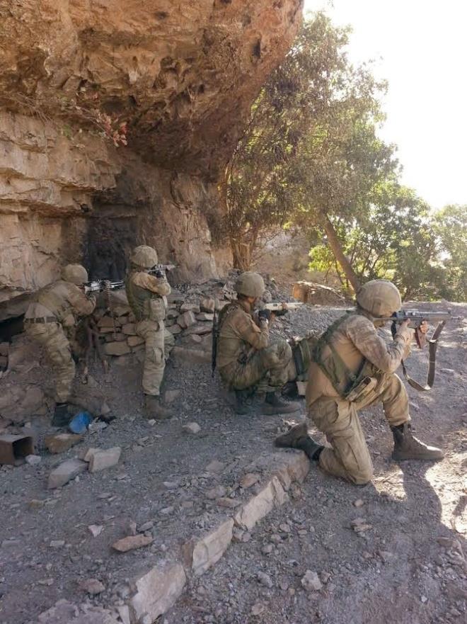 Trk Silahl Kuvvetleri'nin terr rgt PKK'ya ynelik operasyonlar kapsamnda dn 3'nc Piyade Tmen Komutanl tarafndan arama tarama faaliyetleri icra edildi.