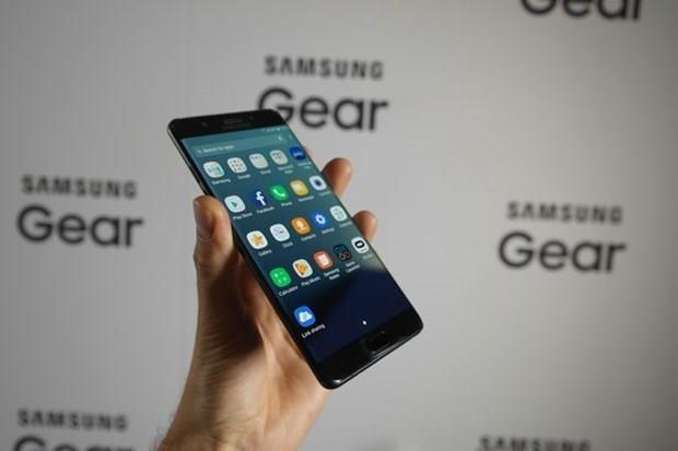 Bir tek Trkiye'de tketicilerin, alev alma riski bulunan telefonlar iade etme konusunda isteksiz olduklar gzlendi.