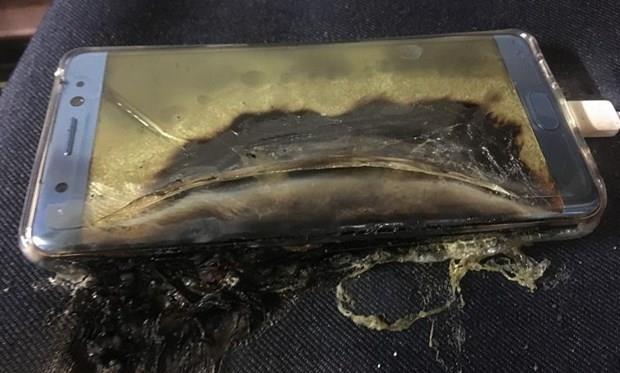 Gney Kore haber ajans Yonhap, Samsung iinde ismini vermedii kaynaklara dayandrd haberinde, Note 7'lerin deitirimesi sonras tekrar eden problemler ve gelen olumsuz raporlar nedeniyle bu kararn alndn aklad.