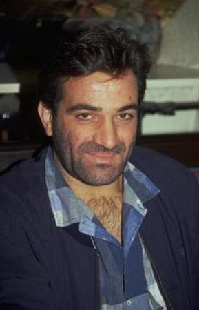 Levent nanr soyadndan da anlalaca zere nl aktr Kadir nanr'n yeeni.