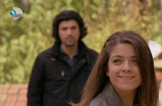 Kerim'in kardei Deniz'i canlandran gen oyuncu Gzde Kocaolu gzleri ve yz hatlaryla da son yllarn ykselen oyuncularndan birini anmsatyor.