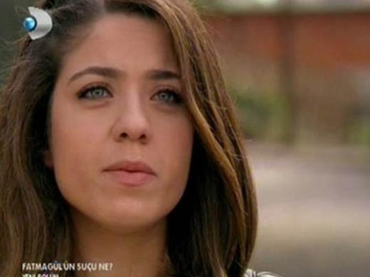 Gsteri dnyasnn nlleri arasnda, evlat- ebeveyn ilikisinden farkl akrabalk balar var. Hangi nl hangi nlnn yeeni, hangi nl kimin kuzeni.. te en nl akrabalar.