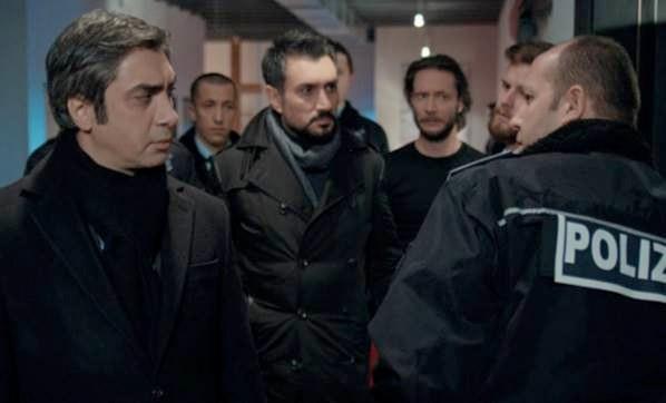 Pana Film adna Ali avuolu, 24 Mays'ta Trk Patent Enstits'ne (TPE) bavurarak "Kurtlar Vadisi Darbe" ibaresini markalatrmak talebinde bulundu.