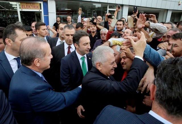 Cumhurbakan Erdoan ziyaret srasnda tokalamaya gelen Bayhan&#8217;a &#8220;Dur. Kolumu kopartacaksn ya... Ben senin bu kadar kuvvetli olduunu bilmiyordum&#8221; diyerek seslenmi, Bayhan ise &#8220;Kendimi kaybettim Cumhurbakanm&#8221; eklinde yant vermiti.