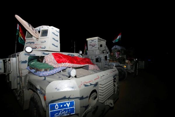 Musul'u kurtarma operasyonu balad... Irak'n en byk ikinci ili Musul'un kurtarlmas iin Irak ordusu, Pemerge gleri ve ABD topu birlikleri, konulandklar Hazr cephesinden DEA'a  koldan saldryor.