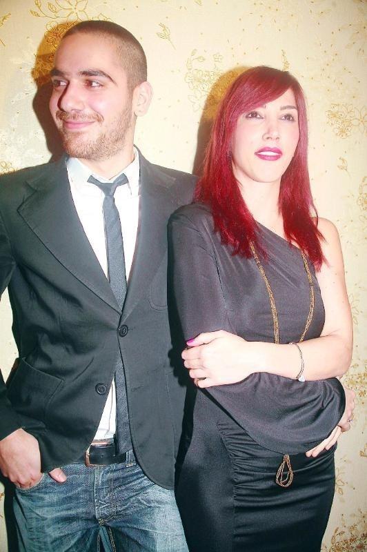 O dnemde nl arkcnn Romeo adl arksnn klibi iin kamera karsna geti. Ardndan ekrada oyunculuk kariyeri balad.