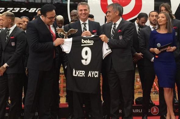 ampiyonlar Ligi'nde Napoli ile karlaacak olan siyah beyazl takm, talya'ya bu zel uakla gitti.