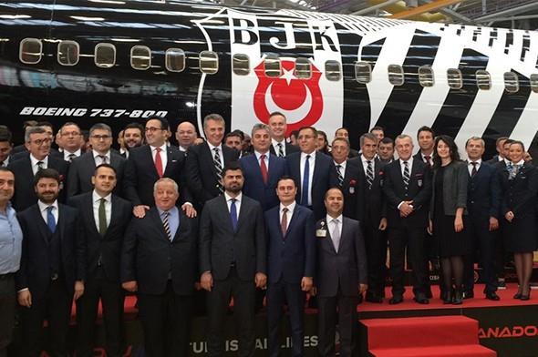 Beikta, UEFA ampiyonlar Ligi'nde oynayaca Napoli ma iin talya'ya giderken, siyah beyazllarn hareketinden nce unutulmaz grntler yaand.