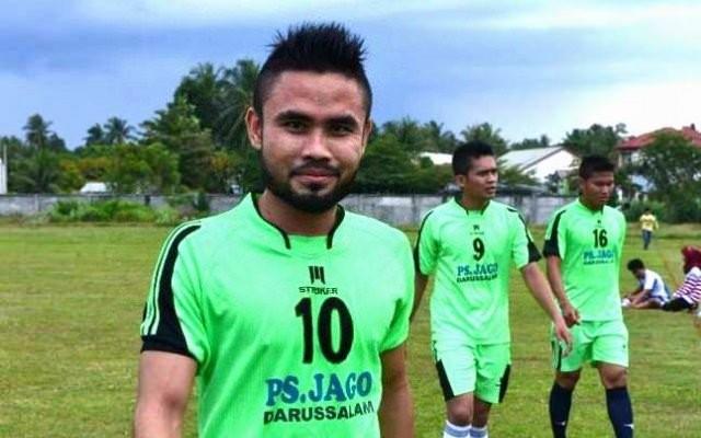 Kalecinin tekmesi sonras yaamn yitirdi<br>    Rakip kalecinin sert faulne maruz kalan Akli Fairuz kaldrld hastanede hayatn kaybetti. Sahada darbeyi aldktan sonra iyice kt bir hal alan ve i kanama geirmeye balayan Akli Faiurz'un barsaklarnda ar hasar olduu akland. Bu olay sonras ameliyata alnan futbolcu hayatta kalma mcadelesini kazanamad ve vefat etti.