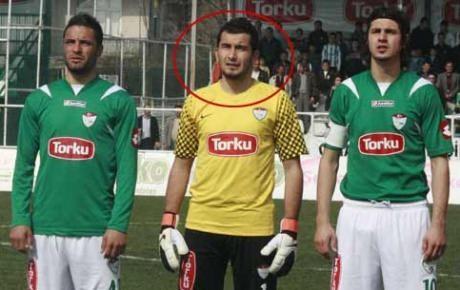 Gen kaleci, alacak verecek meselesi yznden ldrld  <br>  Konya'da alacak verecek tartmas yznden kan silahl kavgada Konya ekerspor'un kalecisi Grsel Yaprak vurularak olay yerinde yaamn yitirdi.