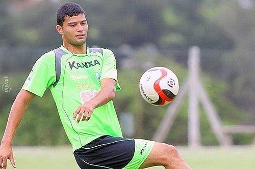 Gen yldz soygunculara arabasn vermedii iin kurunland<br>    2011'de Futbol kariyerinin henz daha ok banda olan 19 yandaki Brezilyal William Morais, soygunculara arabasn vermedii iin kurunland.