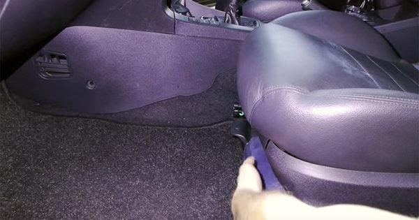 orab, koltuun hemen altndaki bolua yerletirin.