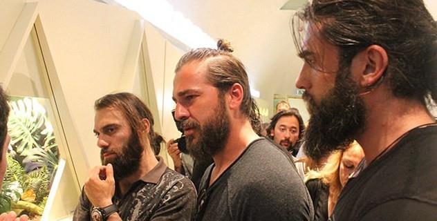 Dirili Erturul balama tarihi belli oldu. TRT1 ekranlarnda yaynlanacak olan Dirili Erturul dizisi 26 Ekim aramba gn balayacak. Diziyle ilgili ilk sahnelerde gelmeye balad. Diziye birok yeni karakterler katld. te isimler...